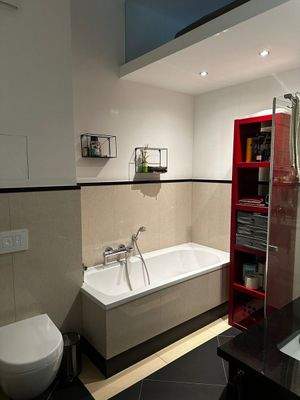 Badezimmer mit Badewanne