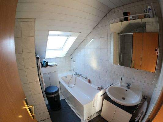 Bad mit Wanne und Dusche