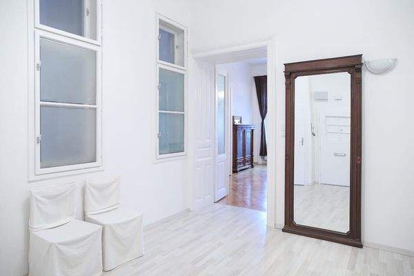 Flur mit großen Schränken