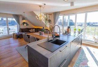 Lichtdurchfluteter Raum