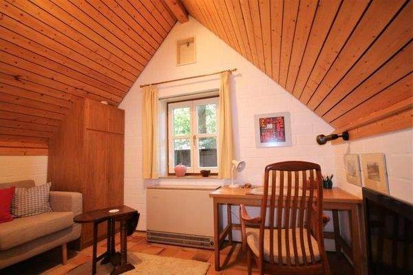 Arbeits- und TV-Zimmer