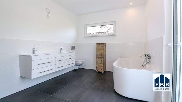 Vollbad mit Gartenzugang