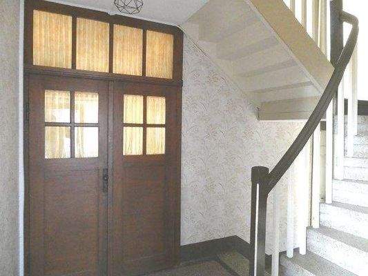 Zu- und Ausgang mit Tür im EG