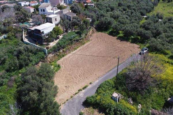 Kreta, Tavronitis: Grundstück mit hoher Bebaubarkeit in Meeresnähe zu verkaufen