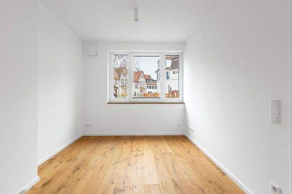 Arbeits- oder Gästezimmer im Erdgeschoss