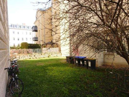  HAUSRÜCKSEITE - Fahrräderstellplatz