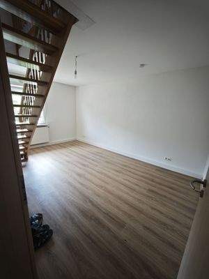 Durchgangszimmer + Treppe