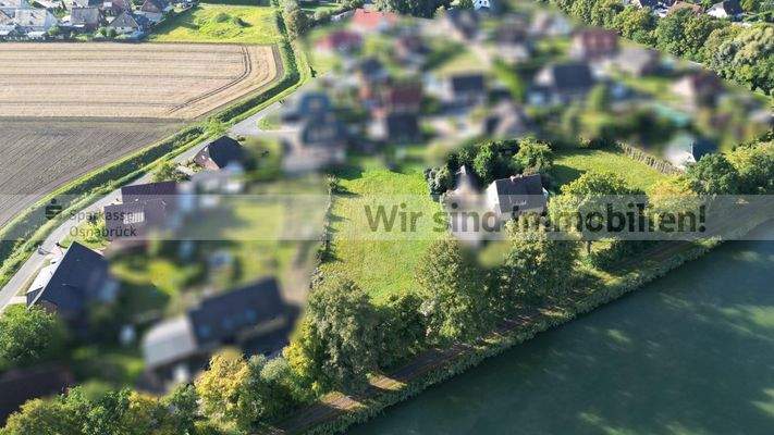 Grundstück mit Umgebung