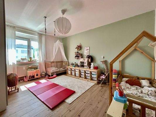 Geräumiges Kinderzimmer