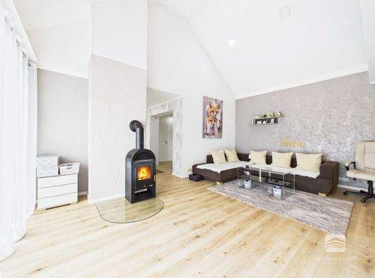 WE2: Wohnzimmer mit Empore (KI)