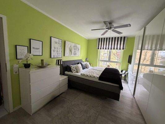 großes Schlafzimmer 