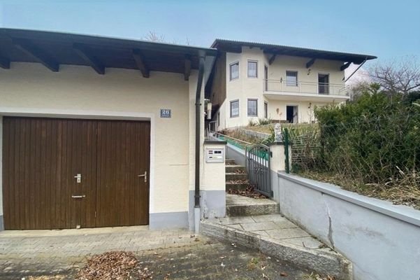 Garage und Aufgang