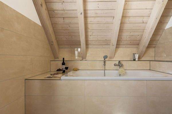 Bad im OG mit Badewanne