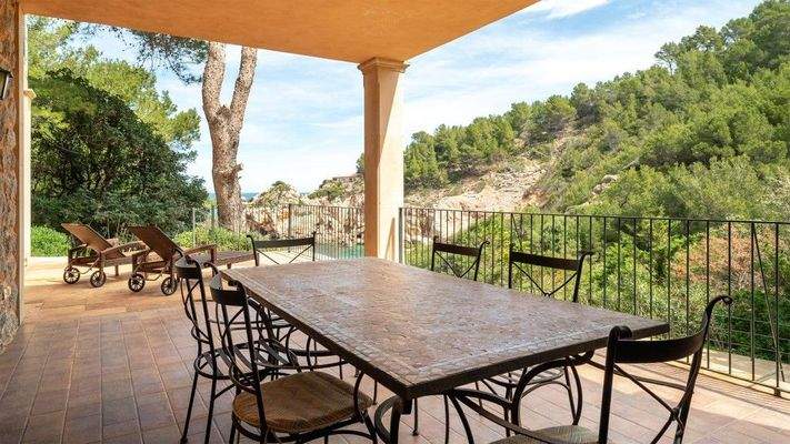Haus zum Verkauf in erster Meereslinie von Cala Deyá, Mallorca