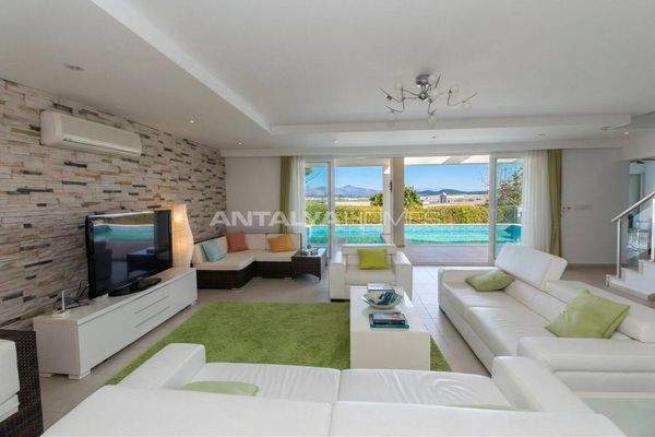 4-Bedroom Triplex Villa with Pool in Antalya
