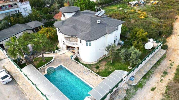 9-Bedroom Villa Near Golf and Sea in Antalya Kadriye