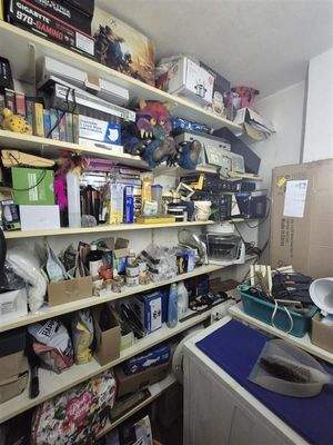 Vollgestellte Abstellkammer