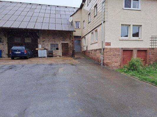 01_Straßenansicht  Vorplatz  Orientierung.jpg