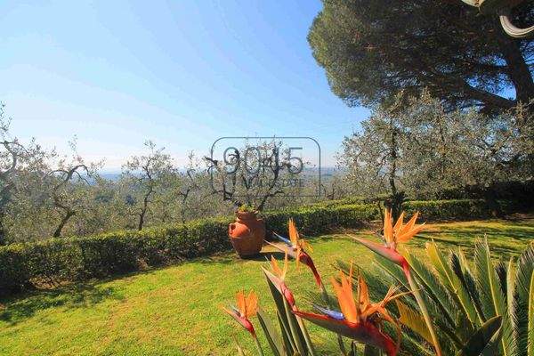 Charaktervolle Villa mit Gästehaus inmitten der toskanischen Natur