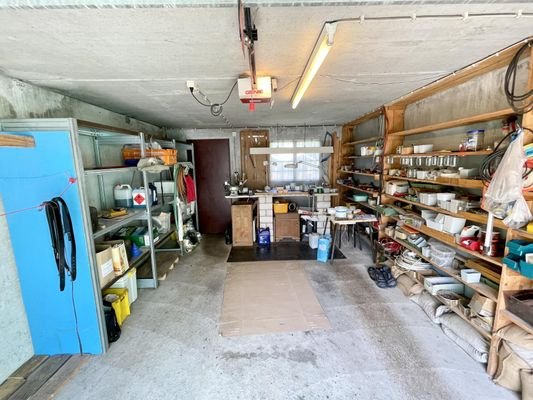 mit kleiner Hobbywerkstatt