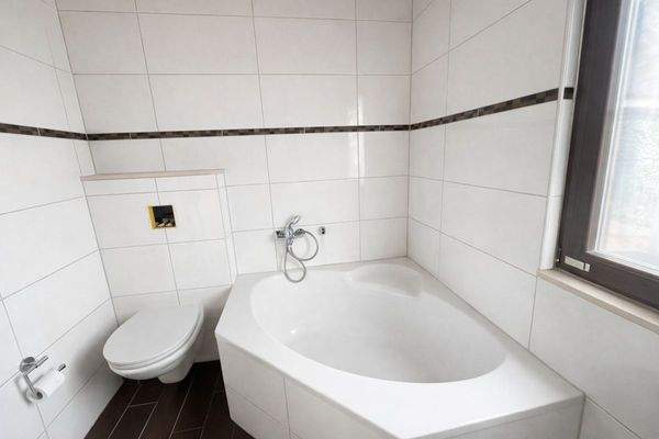 Badezimmer mit Wanne OG