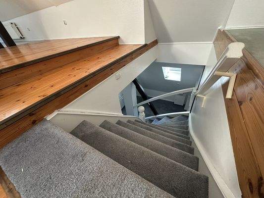 Treppe vom Wohnbereich in den Flur