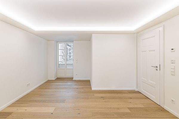 Küche mit Balkonzugang 