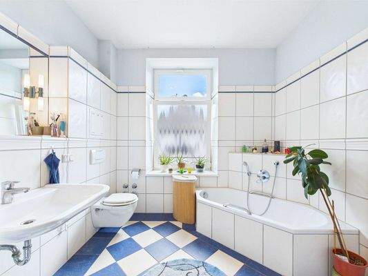 Zentrale Eigentumswohnung in Schwalbach-Elm - Badezimmer