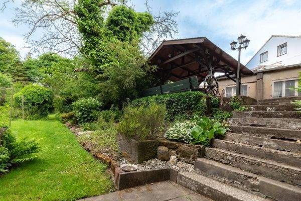 Terrassenaufgang zum Ursprungsgebäude