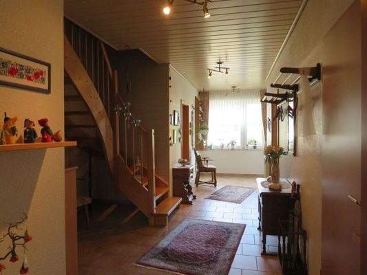 Eingangsbereich und Flur im EG