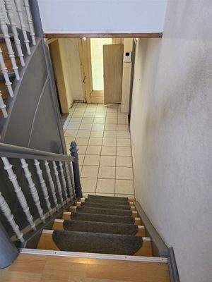 Eingangsbereich und Treppe zum OG