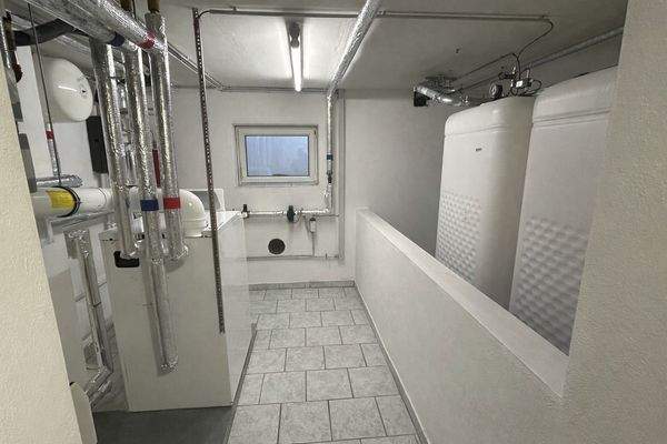 Technikraum mit Heizung