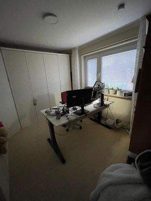 Arbeits- oder Kinderzimmer