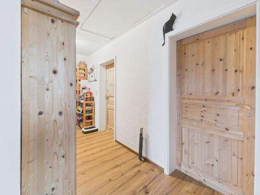 CAM01223G0-PR0176-STILL069