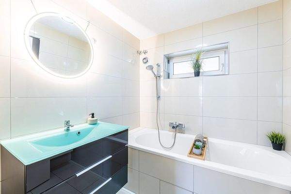 Modernes Tageslichtbad