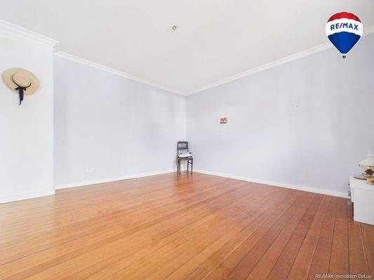 REMAX Immobilien DeLux Einfamilienhaus Schlafzimmer Schiffweiler Mark Borowicz