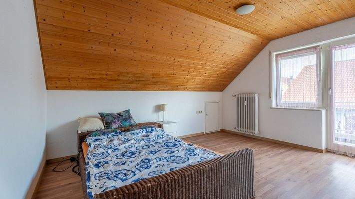 Schlafzimmer mt Balkonzugang