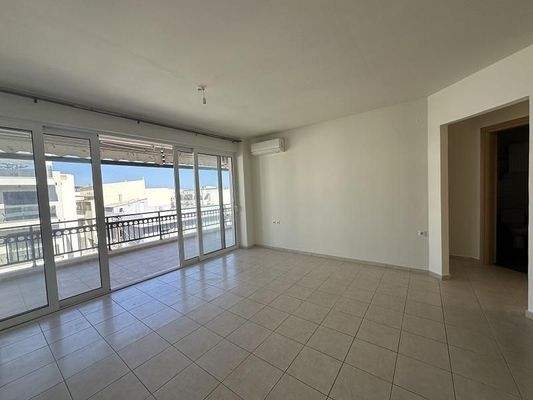 Kreta, Rethymno: 4-Zimmer-Apartment mit Meerblick und Dachterrasse zu verkaufen