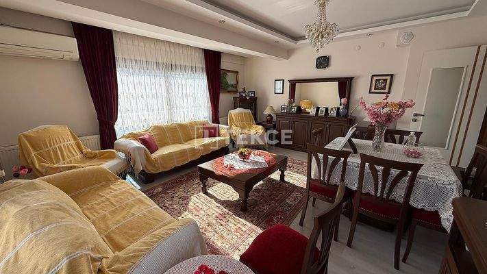 Apartment for Sale with Spacious Balconies in Karşıyaka İzmir