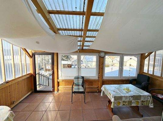 Heller Wintergarten mit Austritt ins Grüne