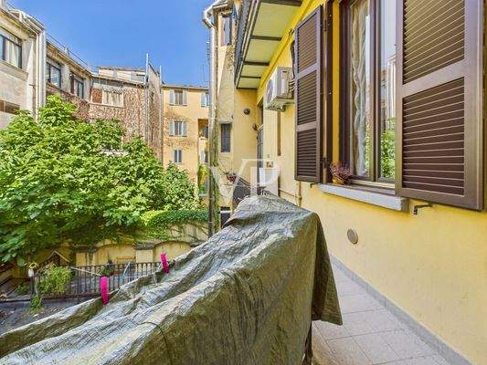 Balcone condominiale