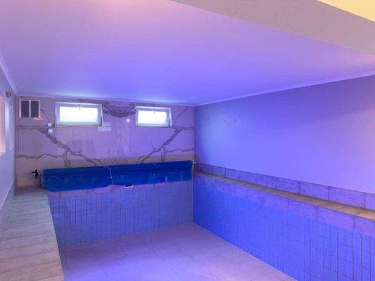 Indoorpool im Untergeschoss