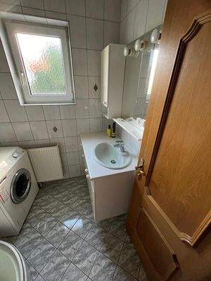 11_Waschraum.jpg – Waschraum mit Tageslicht