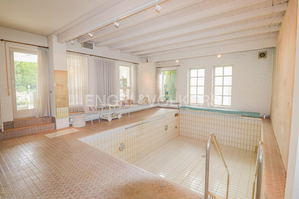 Schwimmbad - nicht funktionsfähig