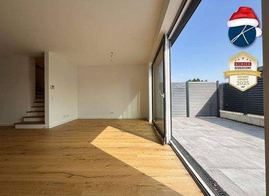 Heller Wohnbereich mit großzügiger Terrasse