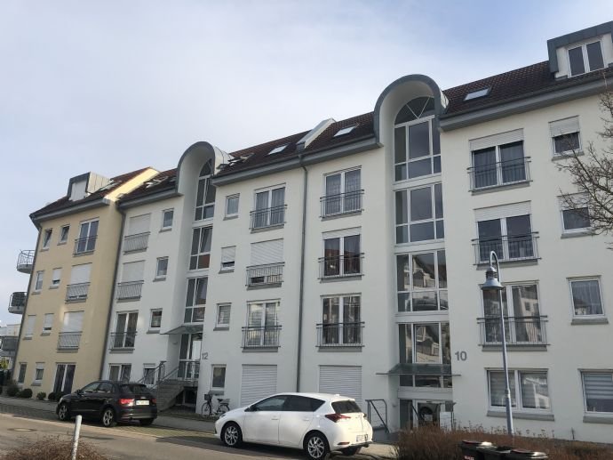 **Schöne 2-Zimmer-Eigentumswohnung im 4.OG mit Balkon u. TG-Stellplatz**