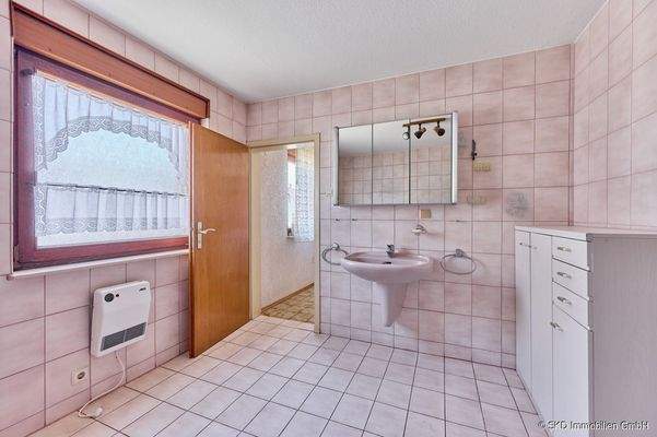 OG I Großes Badezimmer