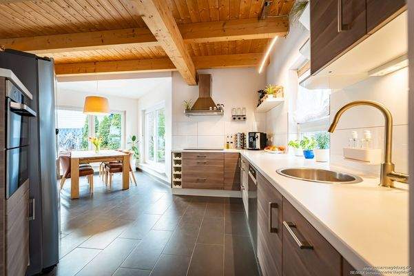 Küche mit Essbereich