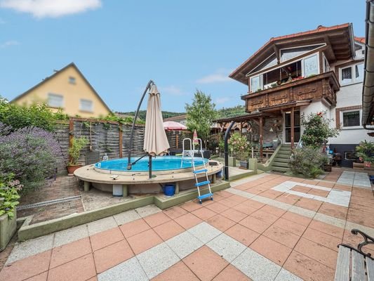 Terrasse mit Outdoor-Pool