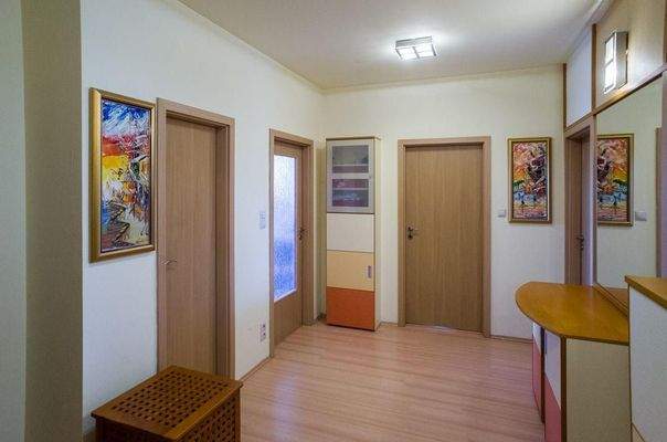 1742965355_tAm3eFTfOx